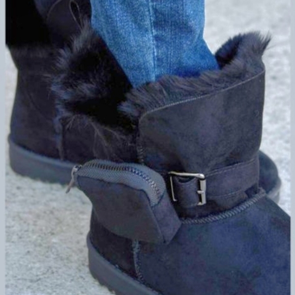 New Black Plush Thermal Flat Boots With Zip Pocket On Side - Picture 6 of 7